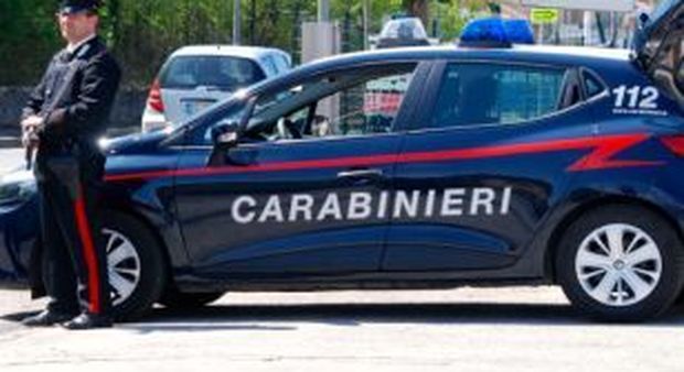 Roma, drogato alla guida forza posto di blocco: arrestato