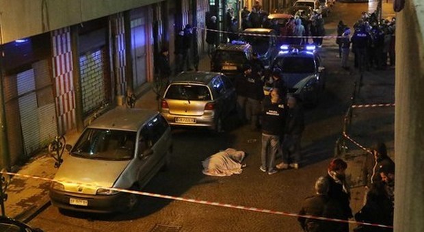 Napoli, donna boss uccisa con tre colpi al volto: l'ombra della faida di camorra