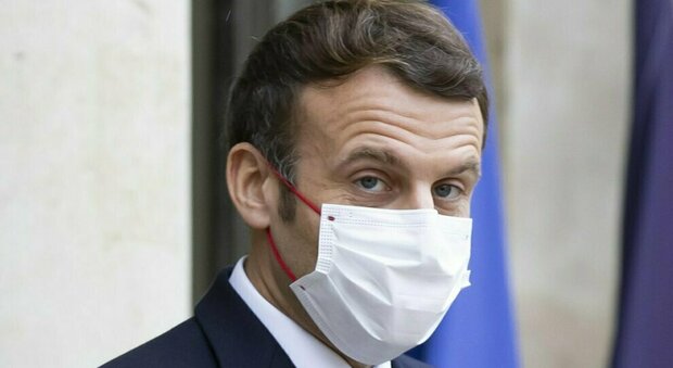 Covid, Macron positivo al tampone. L'Eliseo: «In autoisolamento per sette giorni»