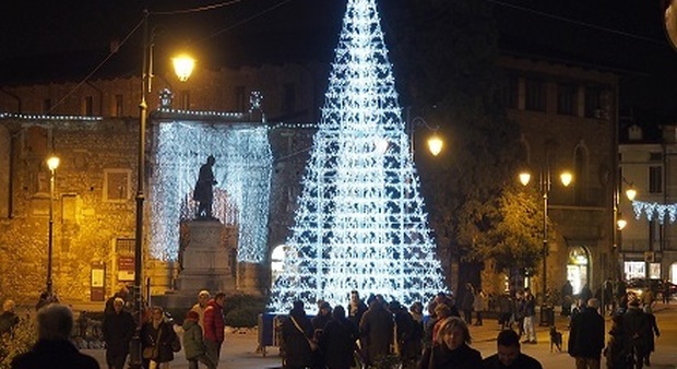 In piazza Matteotti tornerà l'albero di Natale artificiale