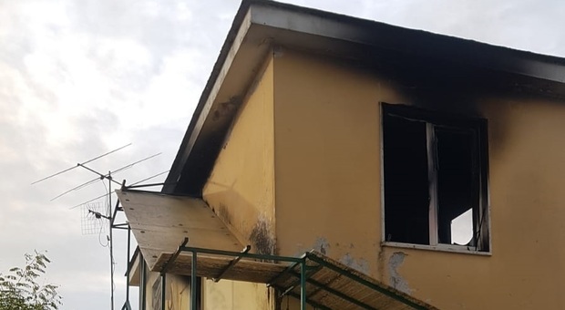 I danni dell'incendio a Masseria del Pozzo