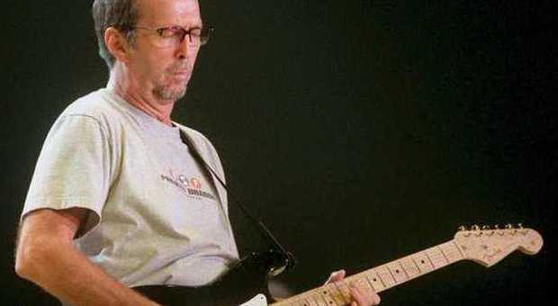 I 70 anni del numero uno della chitarra, Eric Clapton: «Meno tour, ma continuo a suonare»