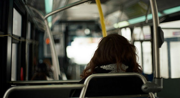 Roma, molestie sessuali a una ragazza sul bus: arrestato 59enne