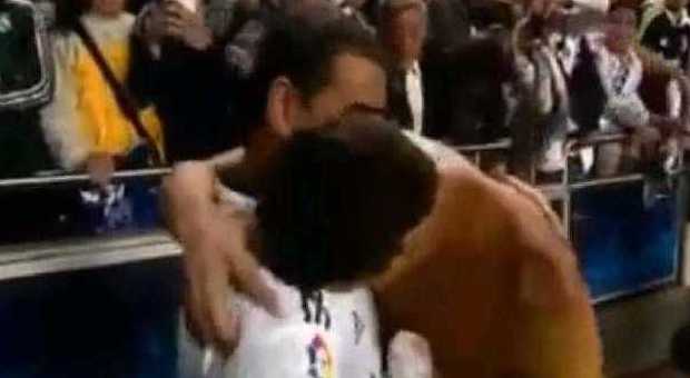 Cristiano Ronaldo e l'abbraccio con l'amico ​Albert: "Gli devo tutto, ecco perché"