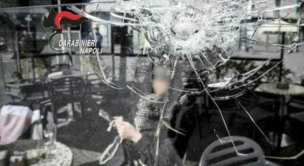 Napoli, la stesa in piazza Trieste e Trento: condannati i pistoleri