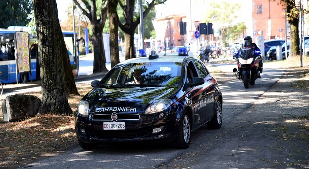 Terni, spaccia eroina nel parcheggio del discount: marocchino nella rete dei carabinieri