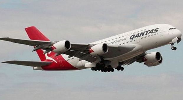 Paura sul volo Qantas: picchiata di 9mila metri. ​Un passeggero racconta il terrore su Twitter