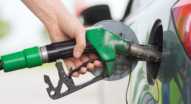 Al crollo del petrolio non è seguito il tanto auspicato crollo dei prezzi dei carburanti