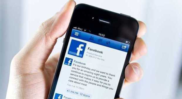 Falsa schermata Facebook mette a rischio gli smartphone Android: è un Trojan