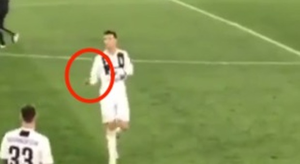 Juve-Ajax, Ronaldo a fine gara: «Ve la siete fatta addosso». Il gesto è inequivocabile VIDEO