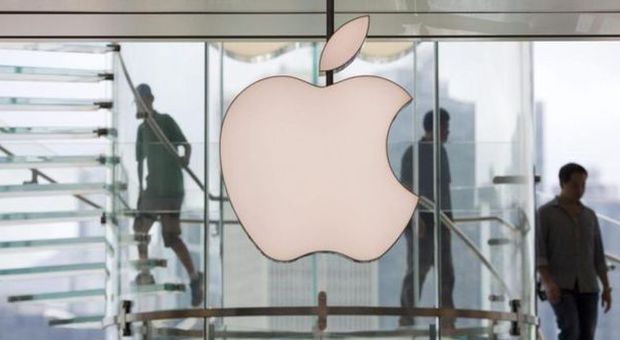 Apple, scovato il manuale segreto: «Mai dire che il Mac ha fatto crash»