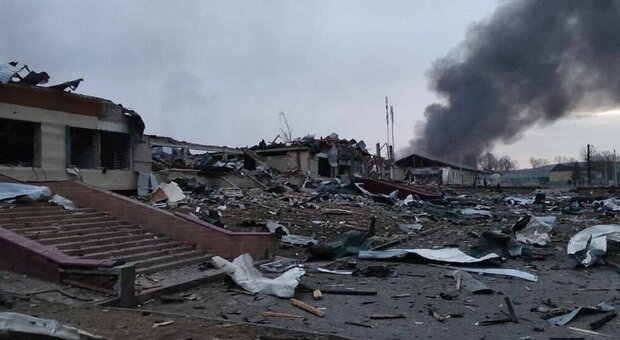 Leopoli, avvertimento alla Nato: ecco perché i russi hanno distrutto la base internazionale di Yavoriv