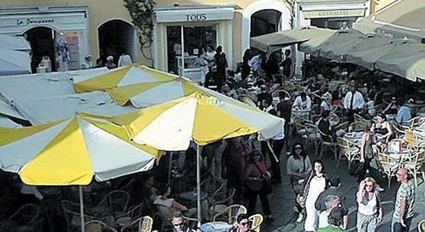 Assalto a Capri, l'allarme del sindaco: «Modificare il piano sbarchi o sarà il caos»