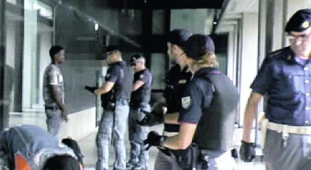 Piazza Gasparotto, blitz della polizia: arresti e denunce