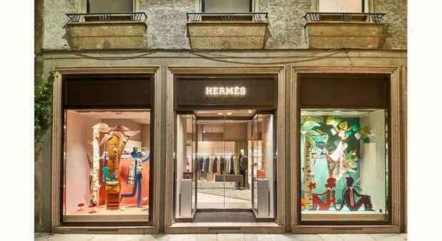 Milano, Hermès riapre in via Montenapoleone: un 24 faubourg in miniatura (di 950 mq)