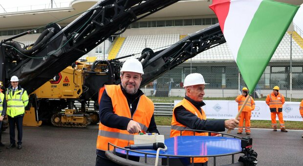 Il Ministro delle Infrastrutture e dei Trasporti Matteo Salvini e il presidente dell'ACI Angelo Sticchi Damiani danno il via ai lavori al circuito di Monza