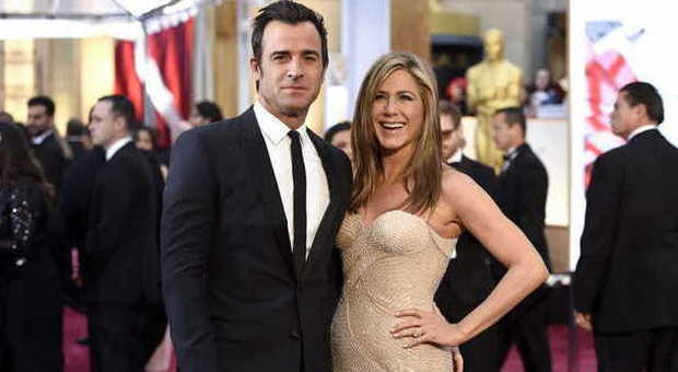 Le nozze di Jennifer Aniston senza i colleghi di "Friends": mancano Chandler e Joey
