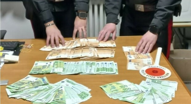 Arrestato un napoletano, si era fatto consegnare 50mila euro in contanti (buttati dal finestrino)
