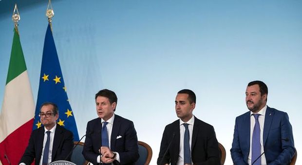 Manovra, pace fiscale e venti di guerra: vertice al via con Salvini e Di Maio al tavolo