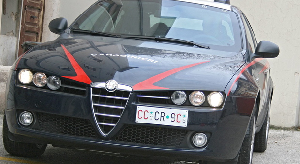 Clandestino arrestato per spaccio, dà i numeri e spacca il vetro dell'auto dei Carabinieri: espulso