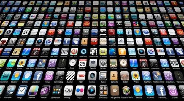 Le App di Apple e Android funzionano come «spie»: dati condivisi senza permesso