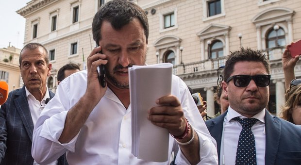 Sicurezza, via libera al decreto "bis". Salvini: «Multe fino a 50mila euro per nave che viola divieto ingresso»