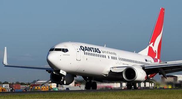 La compagnia aerea Qantas licenzia migliaia di lavoratori a causa della crisi del settore connessa al Coronavirus