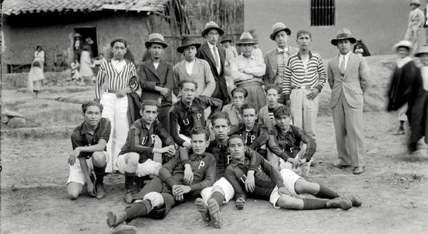 "Squadra di calcio" di Rubén Quevedo (1930)
