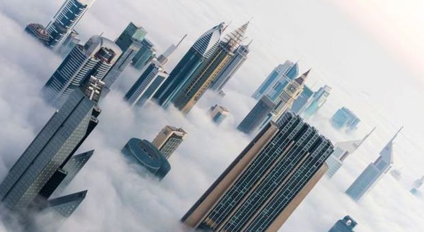 La nebbia scende su Dubai: lo skyline è uno spettacolo
