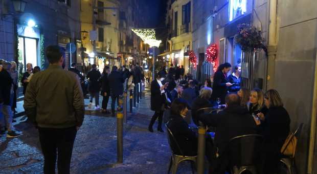 Napoli, movida di Chiaia: due arresti dopo un inseguimento dalla polizia