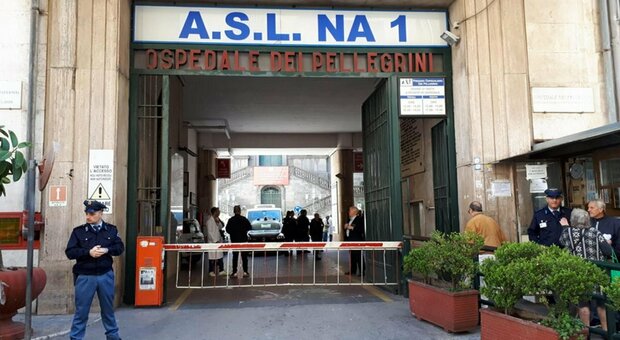 Napoli, malati Covid derubati in ospedale: via cellulari e oggetti di valore
