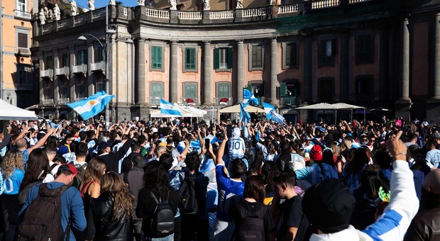 Fiumana di argentini a Napoli: in migliaia per la finale del Mondiale