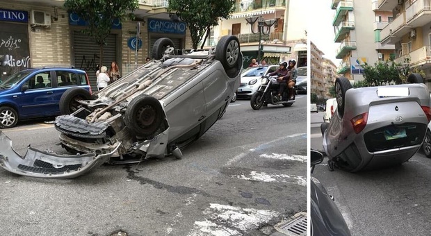 Rocambolesco incidente in curva nel Napoletano: sbanda e la vettura si cappotta