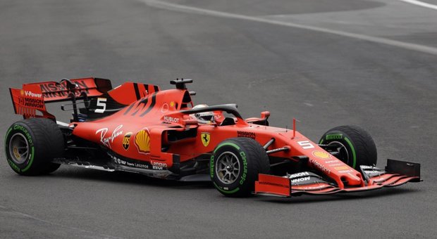 Sebastian Vettel in azione durante le prove libere