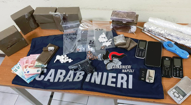 Droga e armi, due donne e un uomo arrestati dai carabinieri a Marcianise