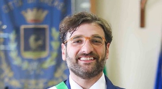 Coronavirus, il sindaco di Aversa aggredito: voleva far rispettare le norme anti-covid-19