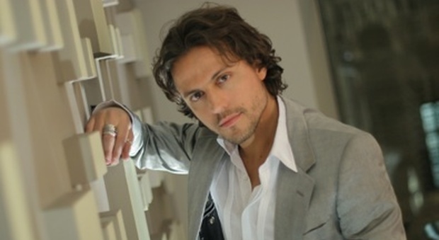 Morto a 42 anni il cantante Enrico Boccadoro: nel 2005 partecipò a Sanremo