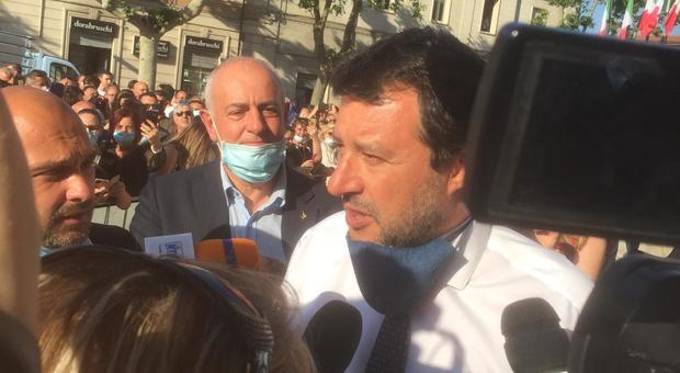 Lega, Salvini annuncia: «Presto passeranno con noi numerose persone specchiate»