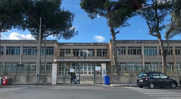 Positivi a scuola: il sindaco di Trepuzzi chiude due plessi, ragazzi in quarantena. Stop alle lezioni in presenza anche ad Alezio