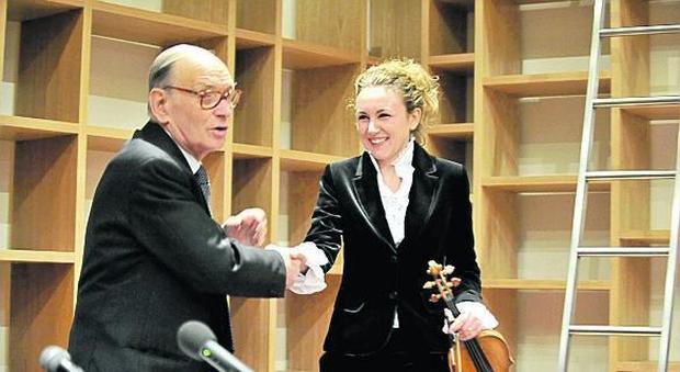 Il Mestro Ennio Morricone con la violinista Maria Letizia Beneduce all'inaugurazione della Cittadella (Foto Giobbi)