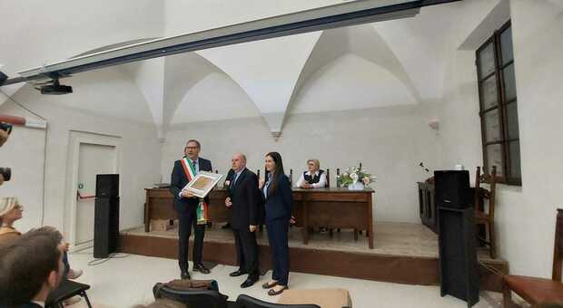 Il riconoscimento consegnato alla Pasticceria Sanremo di Badia Polesine per i 50 anni di attività