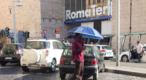 Roma, nigeriano fermato a Termini: in tasca aveva 17 bustine di marijuana