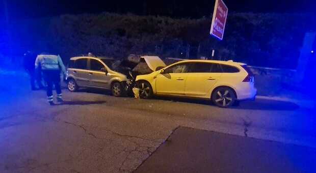 Roma, ubriaca al volante si schianta contro un auto: 25enne ricverata in gravi condizioni