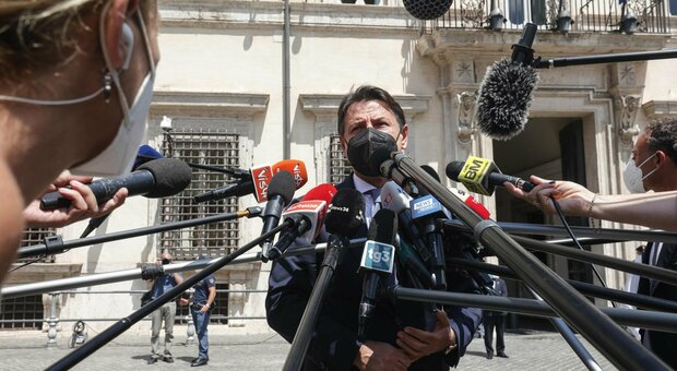 Conte, dagli italiani ai grillini: l'avvocato a palazzo Chigi è un déjà vu di 40 minuti