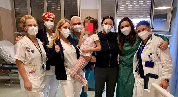 Luisa, 5 anni, rischia la vita per un'infiammazione post Covid: salvata con cure sperimentali all'ospedale Santobono di Napoli