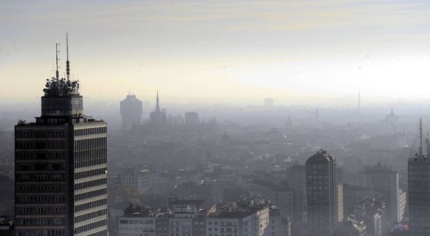Milano, smog oltre la soglia di guardia in ogni zona della città