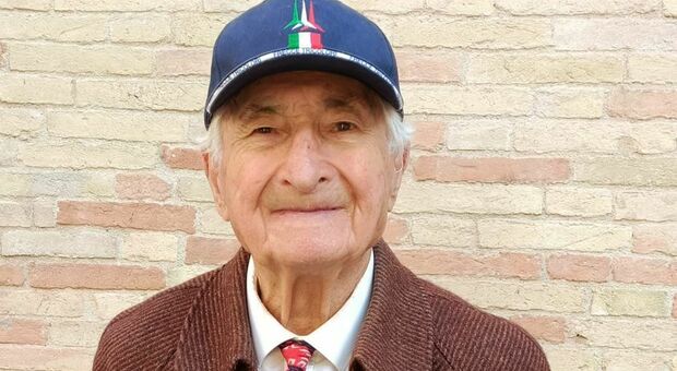 Non solo movida ad Osimo, nonno Mario (93 anni) ritrova l’amplifon grazie ai ragazzini d’oro: «Non hanno voluto ricompense»