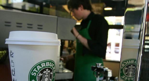 «Batteri fecali nel ghiaccio di Starbucks, Costa e Caffè Nero»