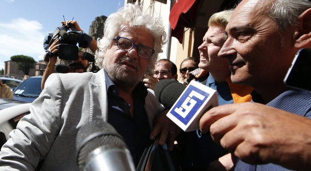 Famiglia Cristiana, Beppe Grillo è smemorato nel 2004 era a favore dei migranti