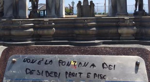Sos contro gli incivili sul lungomare a Napoli deturpa il monumento